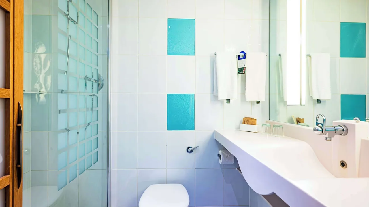Novotel London West